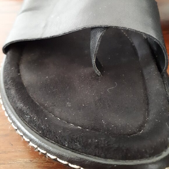 Black Leather Sandals by Easy Spirit in Size 7 - Picture 5 of 6